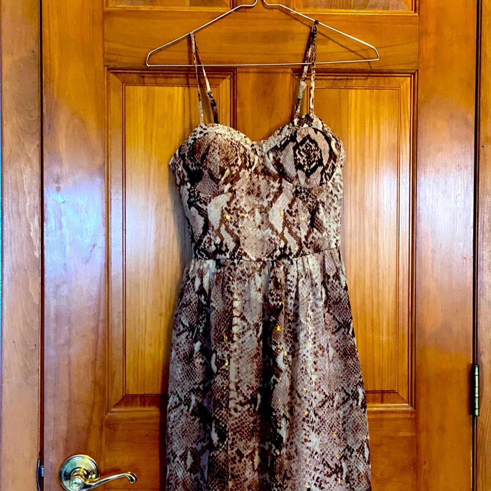 Snakeskin pattern beige dress with gold specks